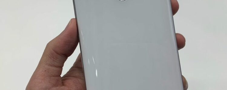 Meizu Note 9 упал в воду
